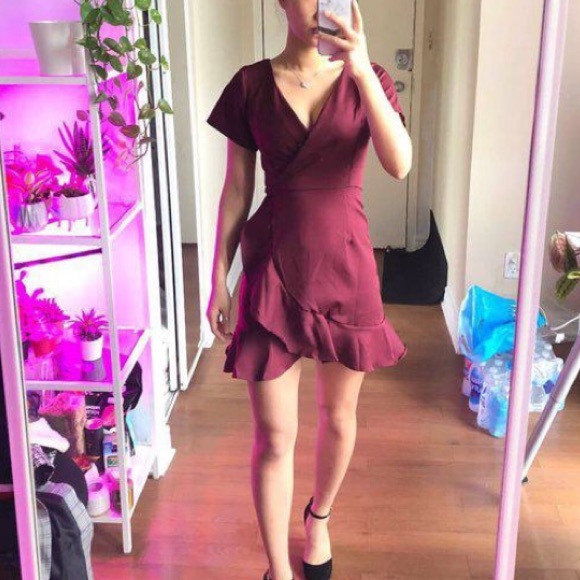 Maroon ruffle dress - Picture 4 of 4